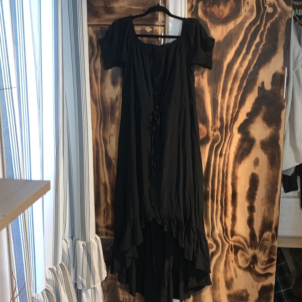 Black Dress buttons from top to bottom. Sz XL